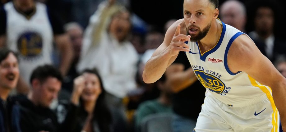 steph-curry-returns-from-injury-with-29-points-but-warriors-lose-to-rockets