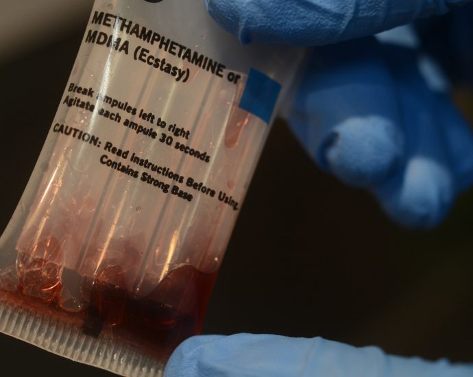 this-field-drug-test-confused-bird-poop-for-cocaine.-it-has-led-to-thousands-of-arrests,-anyway