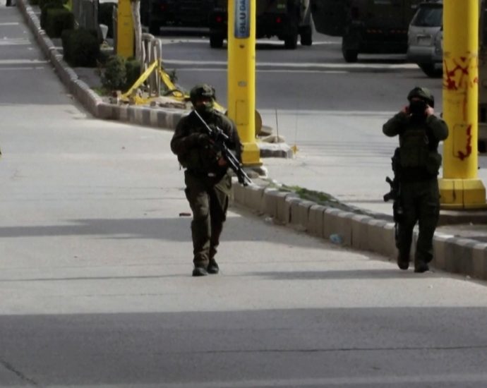 israeli-soldiers-fire-tear-gas-at-palestinian-youth-during-raid-in-hebron