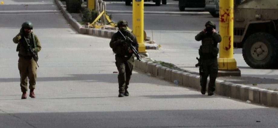 israeli-soldiers-fire-tear-gas-at-palestinian-youth-during-raid-in-hebron
