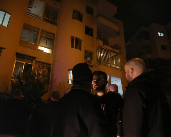 ‘they-want-to-create-a-rift’:-israeli-attacks-deepen-lebanon-fissures