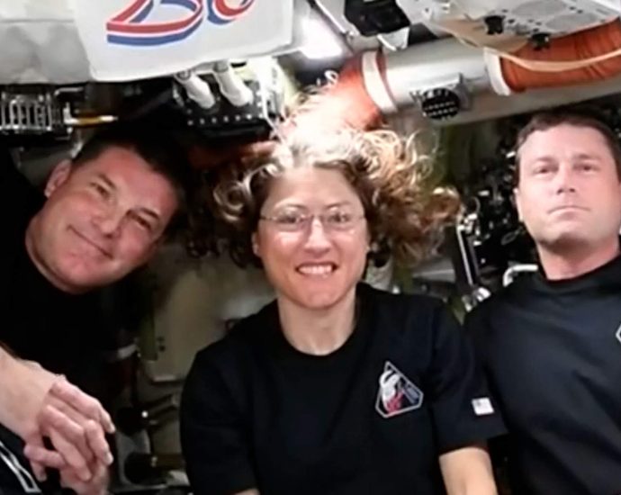 the-traitor-congratulates-artemis-ii-astronauts