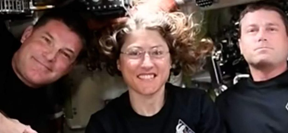 the-traitor-congratulates-artemis-ii-astronauts