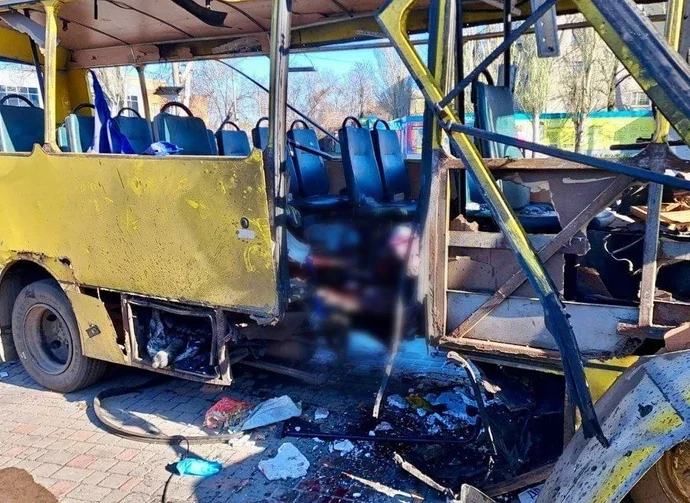 russia’s-drone-hits-nikopol-bus-mid-route:-3-dead,-12-injured-at-city-centre-stop