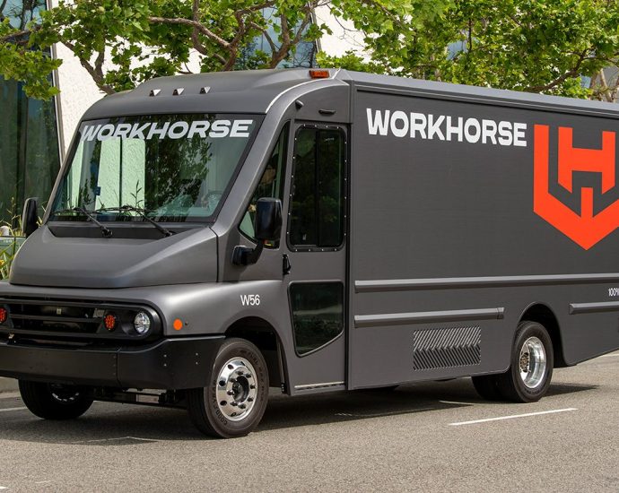 purolator-orders-100-electric-step-vans-from-workhorse