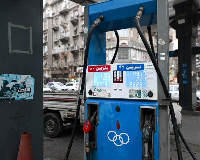 from-9pm-shutdowns-to-remote-work:-egypt-cuts-fuel-amid-power-crisis