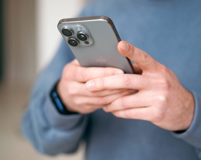 break,-no-fix:-apple-and-samsung-make-repairs-hard