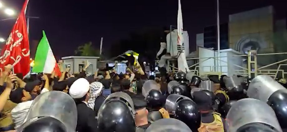 protesters-in-iraq-swarm-kuwaiti-consulate-after-deadly-rocket-attack