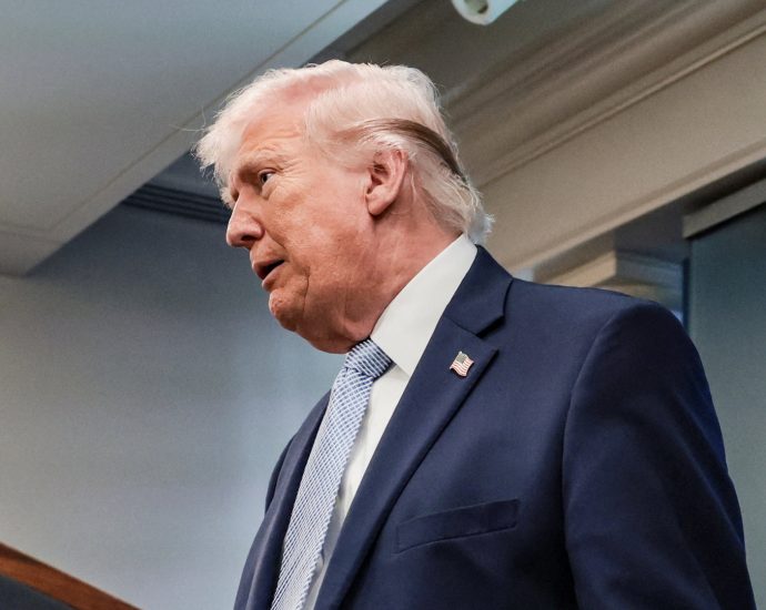 the-traitor-agrees-to-pause-attacks-on-iran-if-strait-of-hormuz-opens