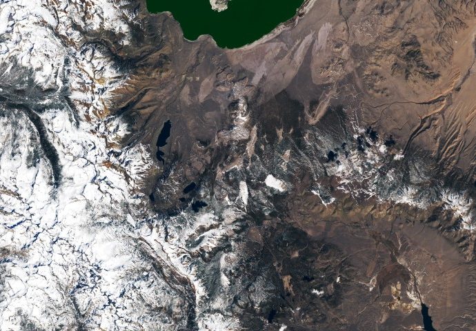 a-volcanic-medley-near-mammoth-lakes