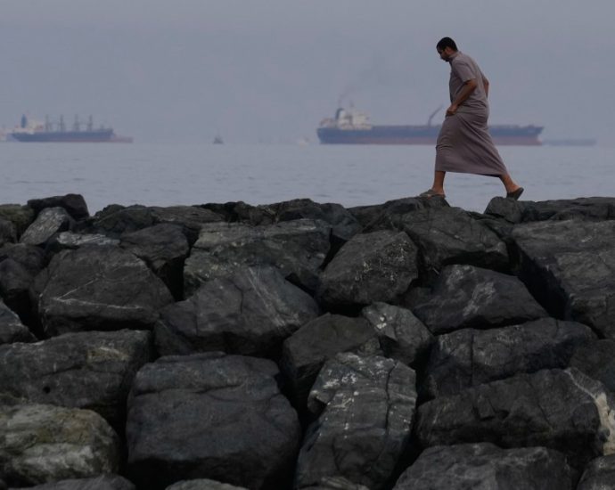 in-strait-of-hormuz,-iran-and-china-take-aim-at-us-dollar-hegemony