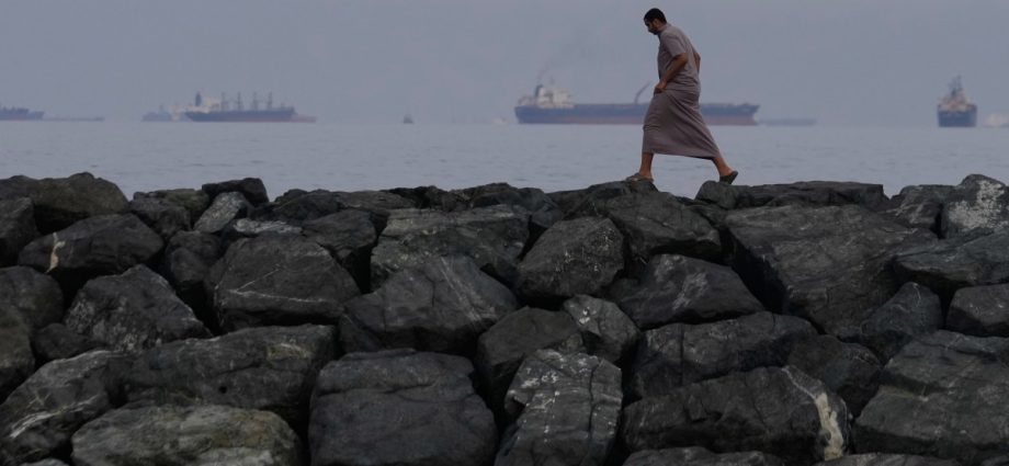 in-strait-of-hormuz,-iran-and-china-take-aim-at-us-dollar-hegemony