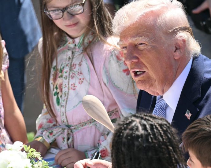 the-traitor-rambles-about-autopen,-joe-biden-to-table-full-of-kids-at-easter-event