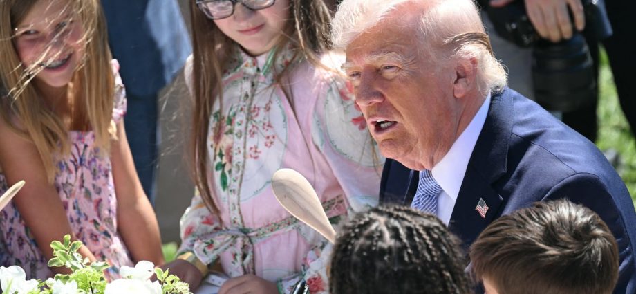 the-traitor-rambles-about-autopen,-joe-biden-to-table-full-of-kids-at-easter-event