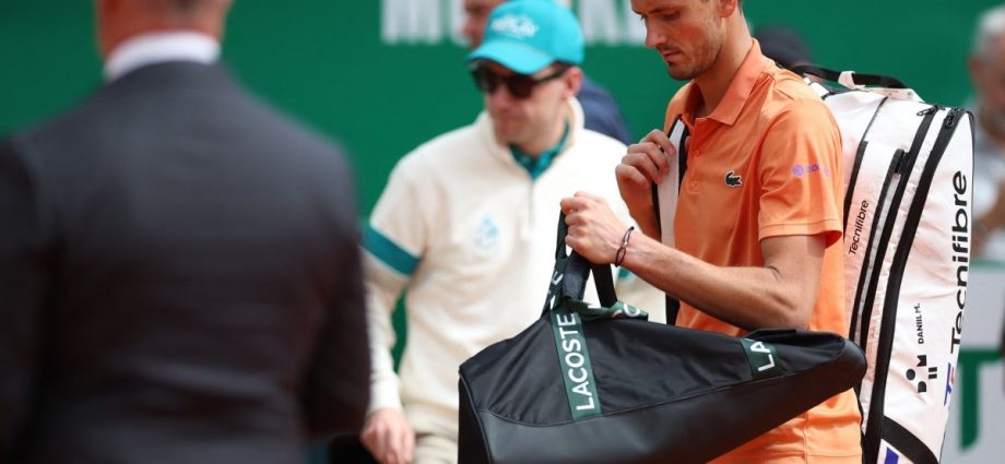 medvedev-thrashed-6-0,-6-0-by-berrettini-in-monte-carlo,-zverev-battles-on