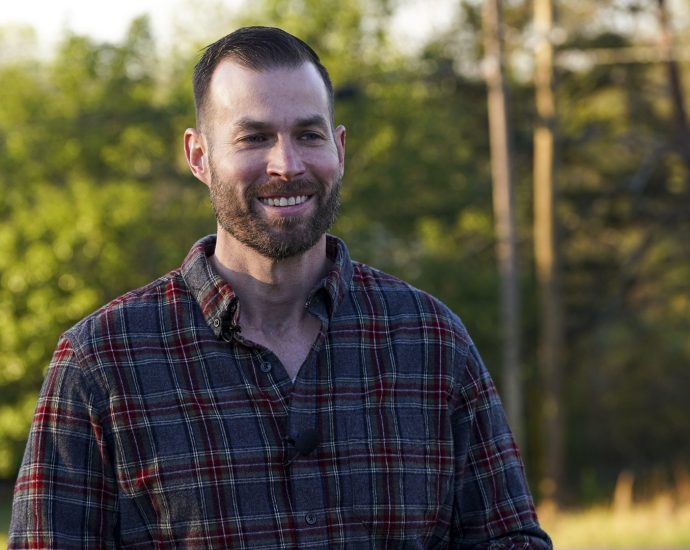 republican-clay-fuller-wins-georgia-runoff-to-fill-marjorie-taylor-greene’s-seat