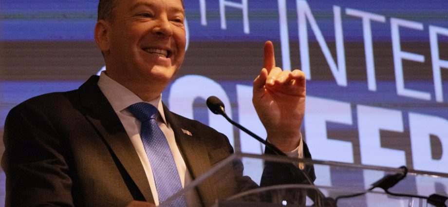 zeldin-celebrates-endangerment-finding-repeal-with-climate-skeptics