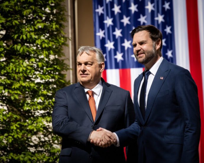 wp:-hungary-is-sharing-intelligence-with-iran,-while-vance-flies-to-budapest-to-back-its-leader-amid-election-campaign