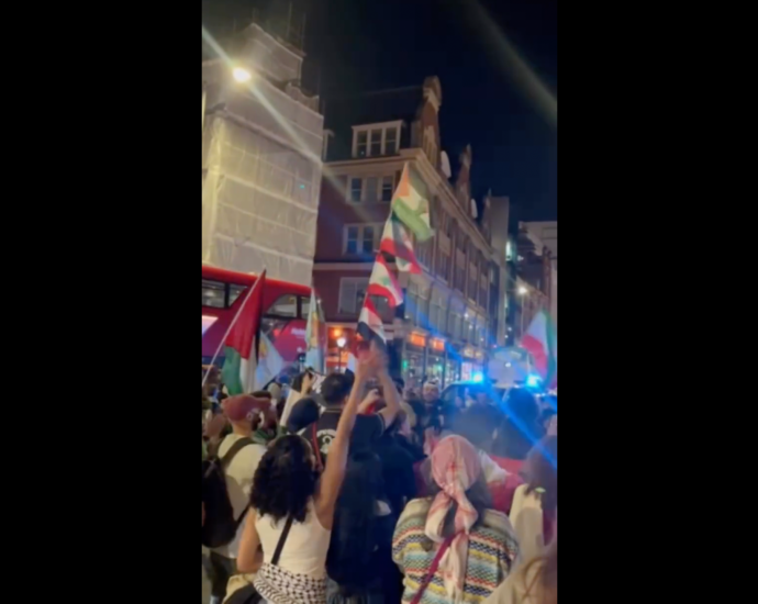 protesters-outside-israeli-embassy-in-london-condemn-assault-on-lebanon