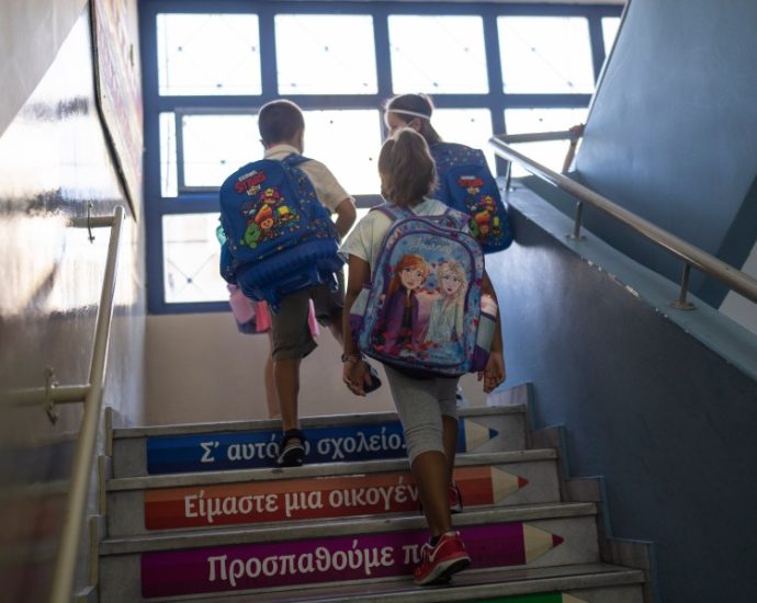greece-moves-to-protect-minors-from-social-media-with-new-ban-for-kids-under-15