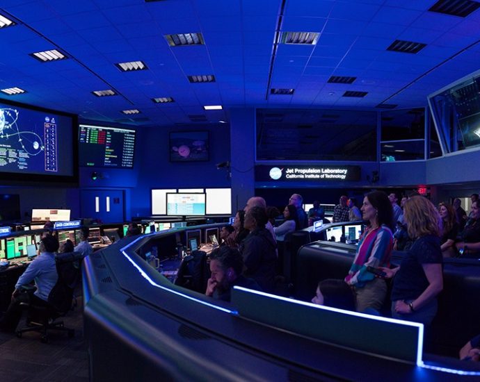 watching-the-artemis-ii-launch-from-jpl’s-space-flight-operations-facility