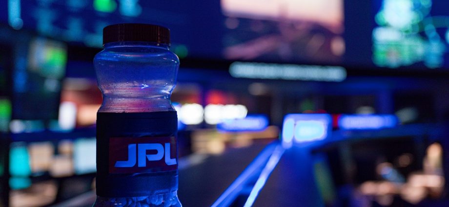 jpl’s-‘lucky-peanuts’-before-artemis-ii-launch