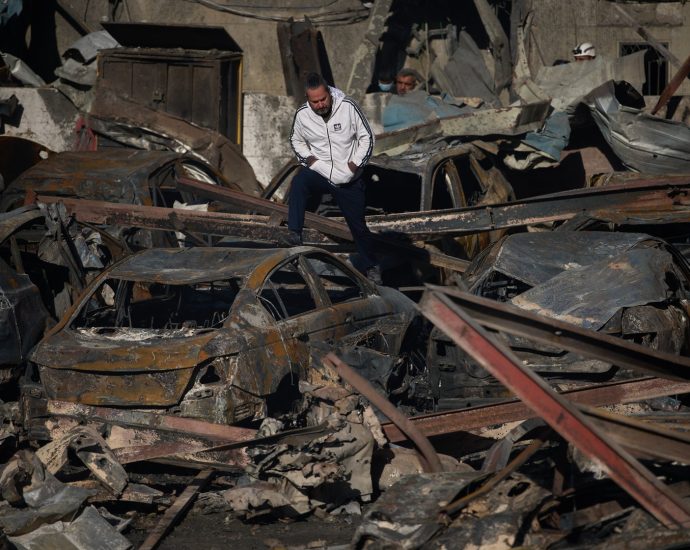 iran-closes-strait-of-hormuz-again,-accuses-us-of-breaking-ceasefire