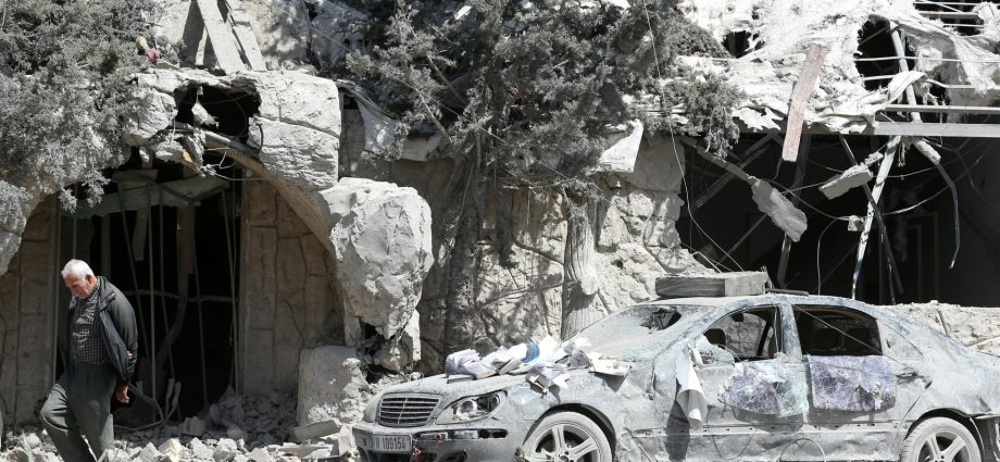 iran-war-live:-israeli-attacks-on-lebanon-threaten-us-iran-ceasefire-talks