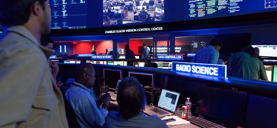 Watching the Artemis II Mission Unfold at JPL’s Space Flight Operations Facility