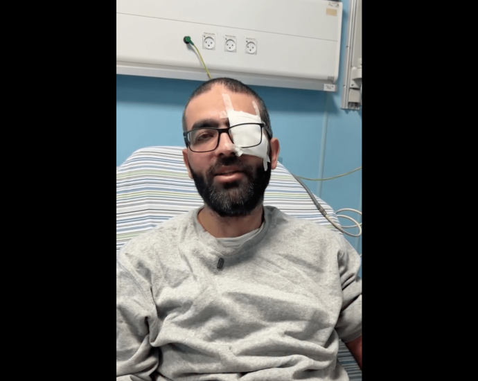 palestinian-journalist-describes-losing-prosthetic-eye-in-israeli-prison