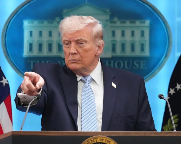 this-is-how-queer-people-are-coping-with-the-traitor’s-bullying