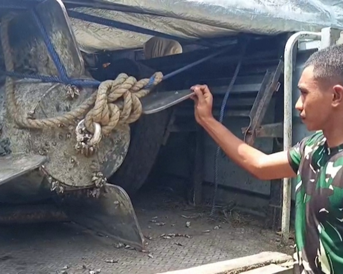 torpedo-like-object-discovered-by-indonesian-fisherman