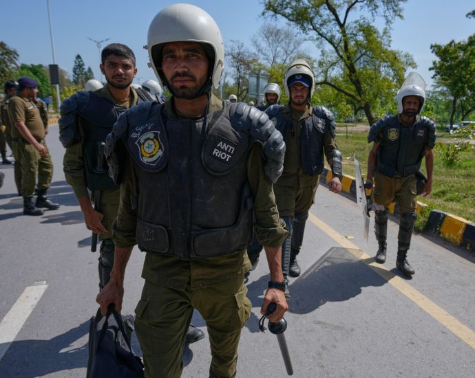 new-tensions-emerge-before-us-iran-war-ceasefire-talks-in-pakistan