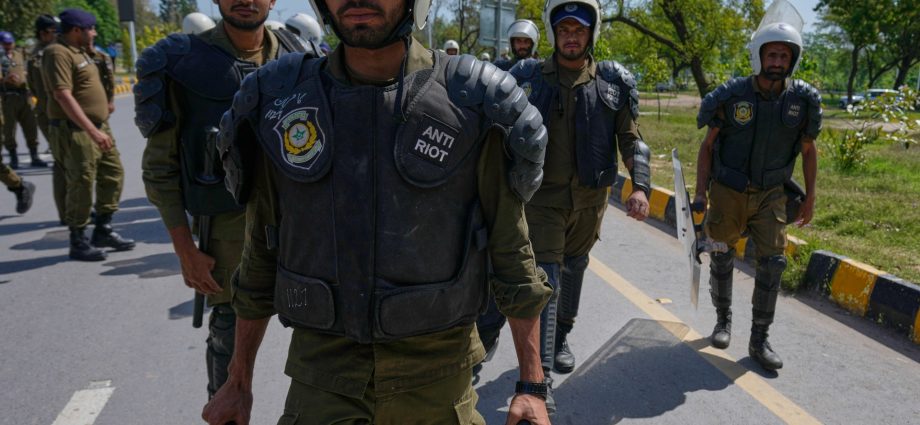 new-tensions-emerge-before-us-iran-war-ceasefire-talks-in-pakistan