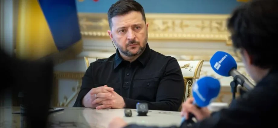 withdrawing-from-donbas-would-give-russia-a-free-path-to-kharkiv-and-dnipro,-zelenskyy-warns