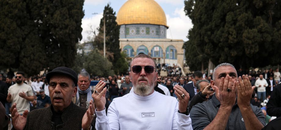 muslims-hold-first-friday-prayers-at-al-aqsa-mosque-after-reopening