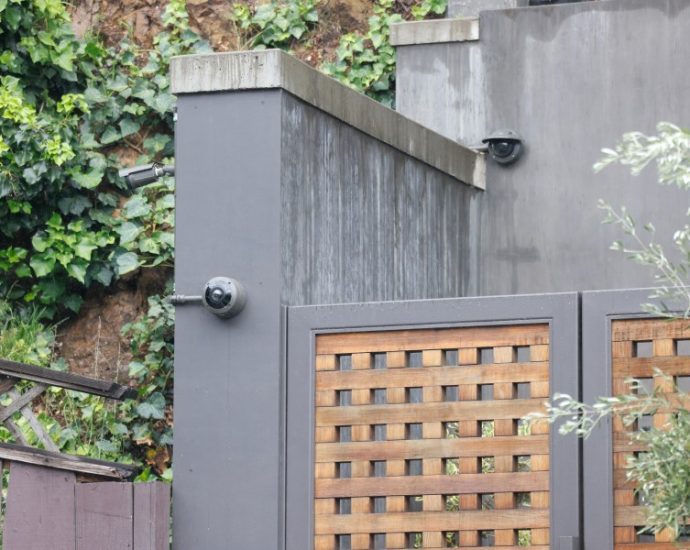 police-arrest-a-suspect-in-a-molotov-attack-at-openai-ceo’s-san-francisco-home