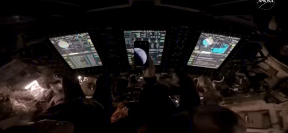 artemis-ii-flight-day 10: crew-completes-final-burn-before-splashdown 