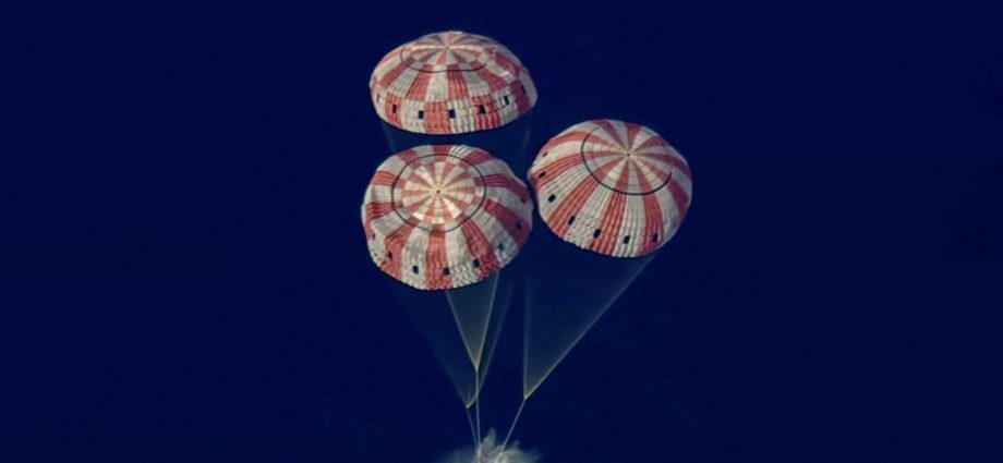 artemis-ii-splashdown:-astronauts-return-to-earth-after-lunar-mission
