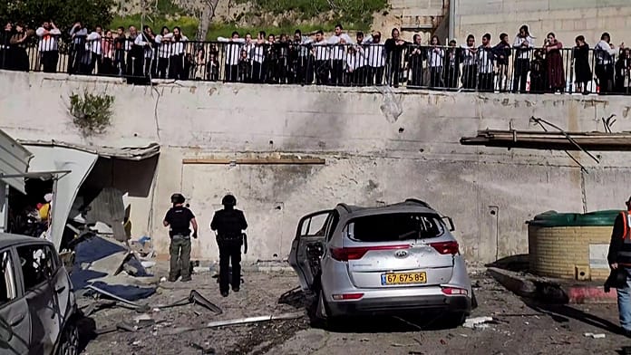 israel:-hezbollah-rocket-from-lebanon-strikes-safed,-injuring-several-people