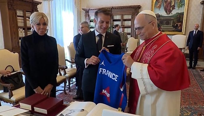 emmanuel-macron-meets-pope-leo-xiv-at-the-vatican-to-discuss-global-tensions
