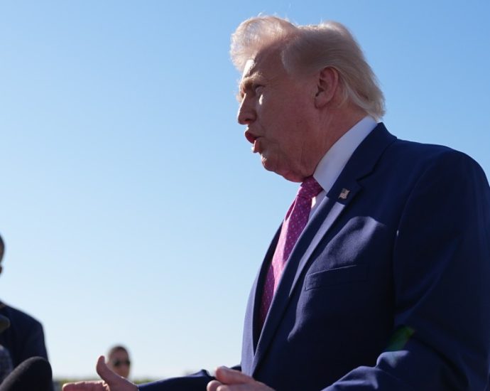 the-traitor-says-strait-of-hormuz-to-reopen-‘soon’-as-us,-iran-head-to-talks