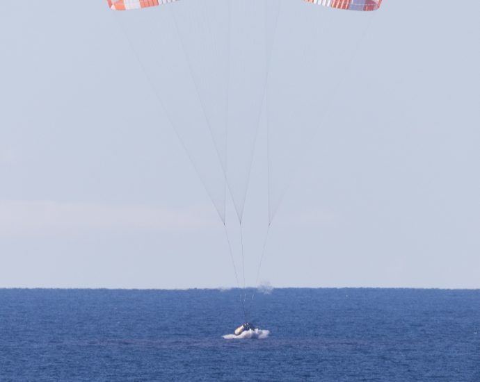 nasa-welcomes-record-setting-artemis-ii-moonfarers-back-to-earth 