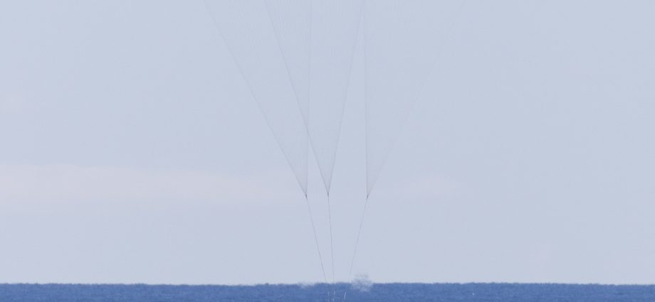 nasa-welcomes-record-setting-artemis-ii-moonfarers-back-to-earth 