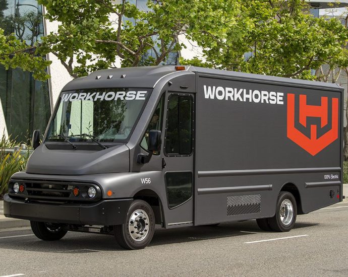 workhorse-launches-pricing-promotion-on-w56-electric-step-vans