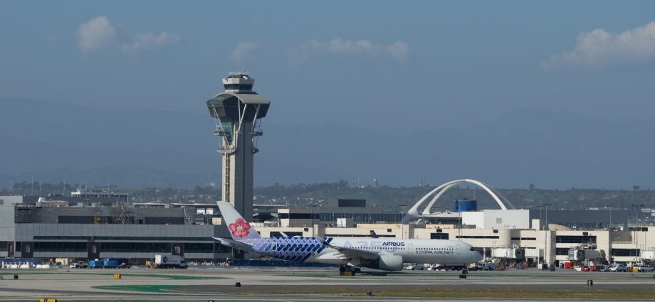 “it’s-not-a-game”:-faa-targets-gamers-as-us-faces-3,500-air-traffic-controller-shortfall