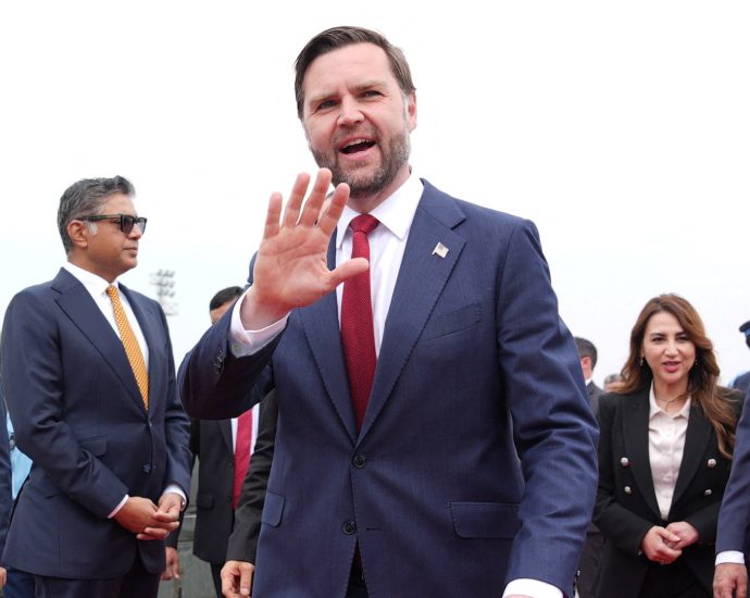 video:-vance-arrives-in-pakistan-for-talks-with-iran