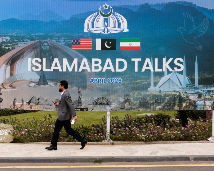 us-iran-talks-on-ending-war-begin-in-pakistan