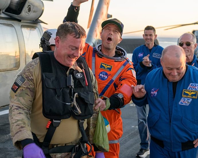 moment-artemis-ii-capsule-splashes-down-in-pacific