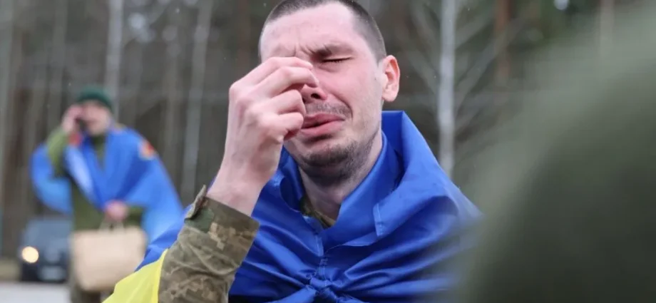 russia-held-them-for-years-—ukraine-just-brought-home-182-prisoners,-including-mariupol’s-defenders